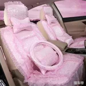 车主必看!车顶贴了这种东西,出了事你要负全责!