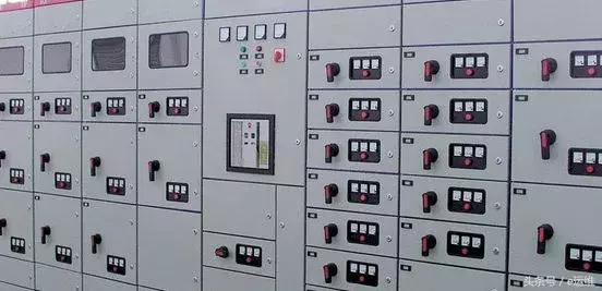 低压柜补偿电容多长时间更换,低压柜补偿电容鼓包要更换吗