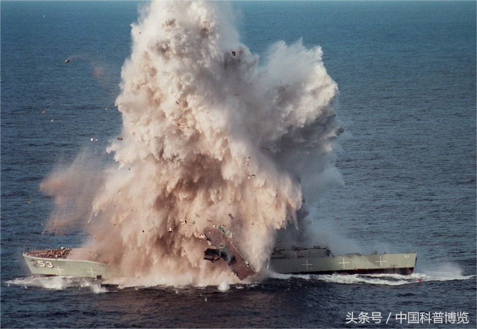 几枚导弹都难以击沉驱逐舰,但一发鱼雷却可以为何鱼雷威力这么大?
