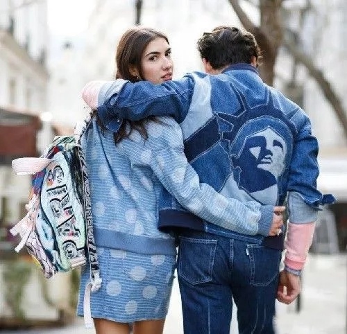 街拍街上夫妻秀恩爱,街拍路上秀恩爱