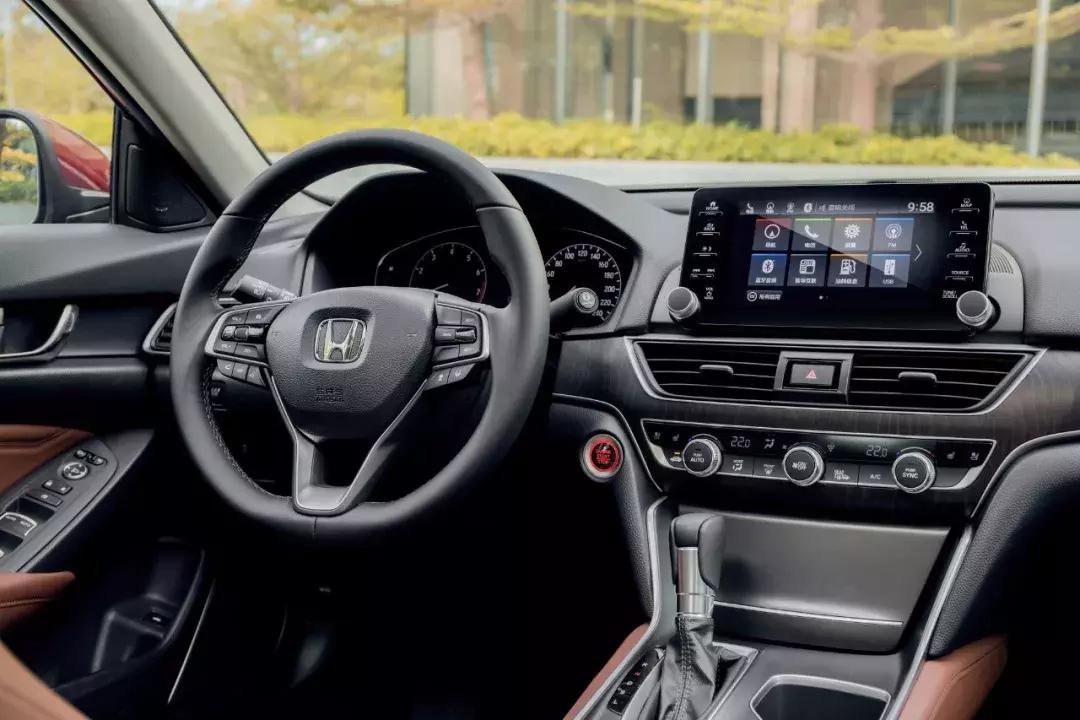 新雅阁2022款对比十代雅阁,新雅阁2022款对比十代雅阁颜值