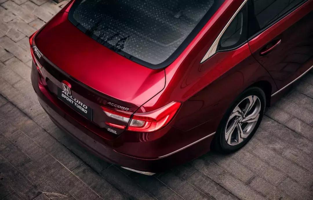 新雅阁2022款对比十代雅阁,新雅阁2022款对比十代雅阁颜值