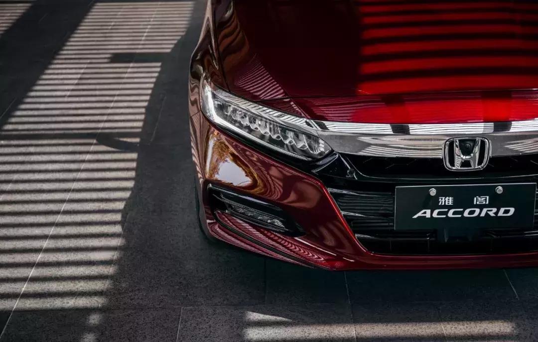 新雅阁2022款对比十代雅阁,新雅阁2022款对比十代雅阁颜值