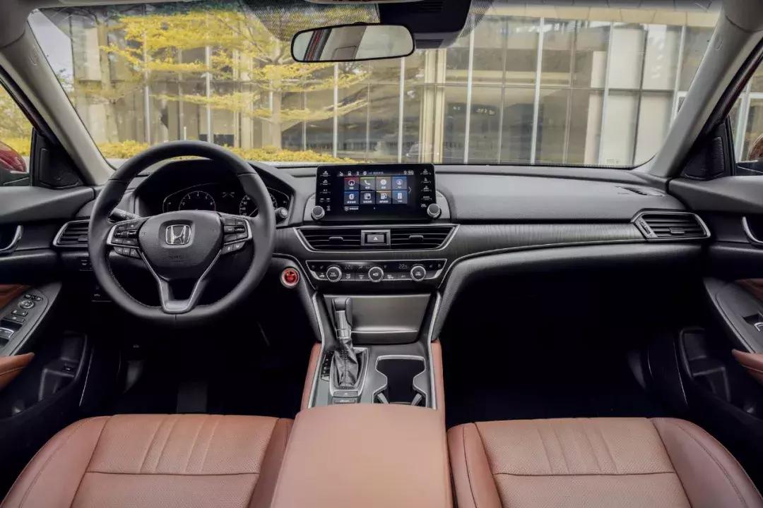 新雅阁2022款对比十代雅阁,新雅阁2022款对比十代雅阁颜值