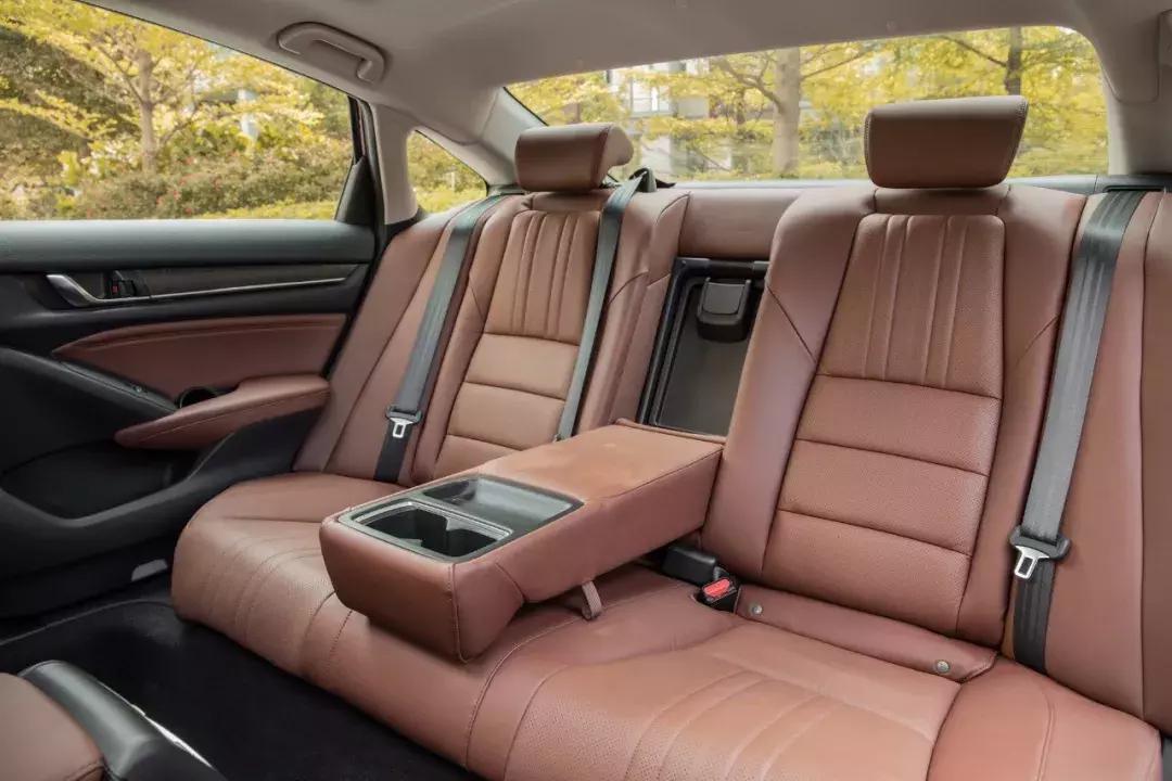 新雅阁2022款对比十代雅阁,新雅阁2022款对比十代雅阁颜值