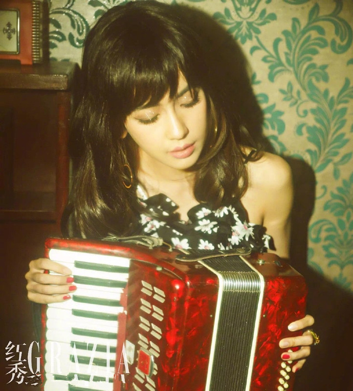 杨颖杂志封面写真照最新,杨颖最新杂志大片短发