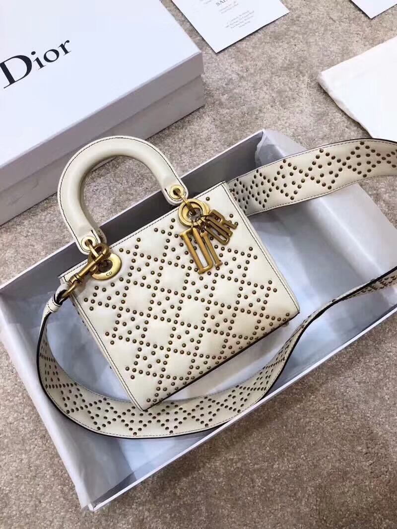 哪些奢侈品女包假货多,奢侈品女包鉴定的方法有哪些