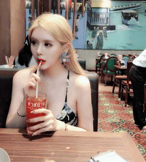 主播张琪格发图求证，节奏莫带了，真没整容！