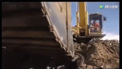 挖掘机挖到电缆被电死怎么赔偿,挖掘机挖到电线驾驶员会被电死吗