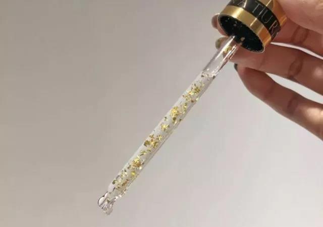 金子总是发亮的,贴在脸上是不是更亮?这个想法很壕