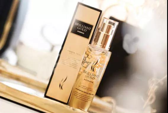 金子总是发亮的,贴在脸上是不是更亮?这个想法很壕