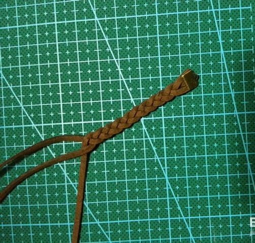 小黑皮绳手链怎么编教程,鹿皮绳编手链