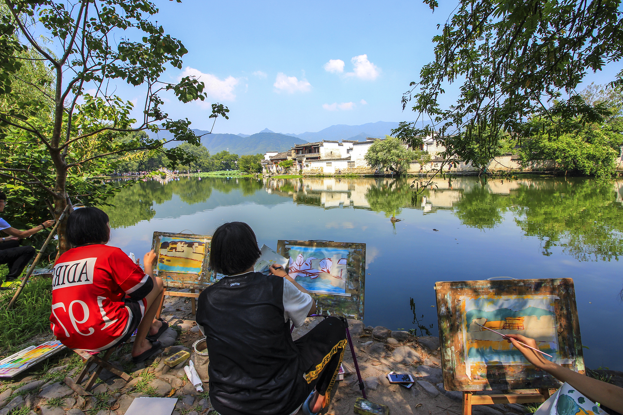 安徽省黄山市黟县宏村阿菊艺术团,宏村阿菊表演地点离宏村景区多远