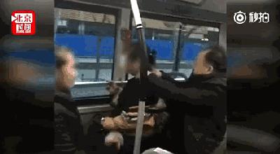 延年益寿!“公交神医”3千块拍一次让你活到四千岁!