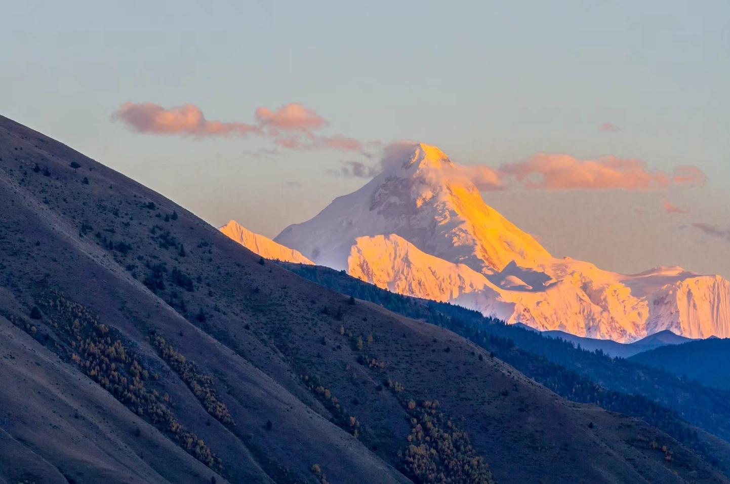 去日本旅游看到的一部车,自驾藏西