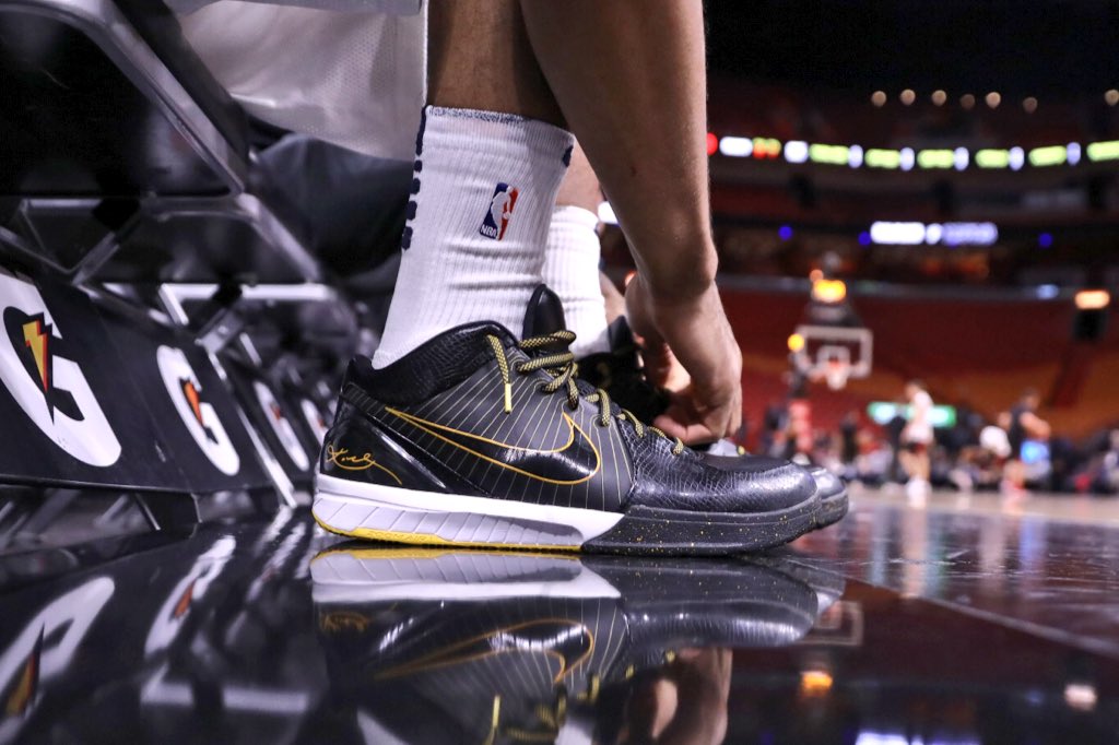 “师弟”让这双鞋在赛场上寿终正寝!IT穿这双鞋说出了湖人总…!