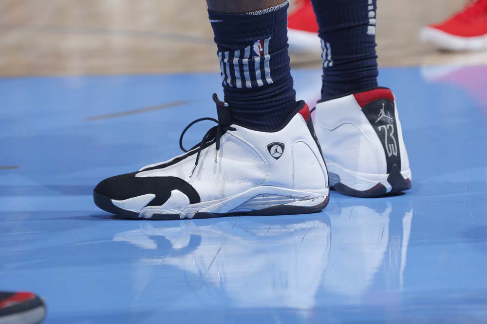 “师弟”让这双鞋在赛场上寿终正寝!IT穿这双鞋说出了湖人总…!