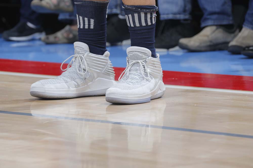 “师弟”让这双鞋在赛场上寿终正寝!IT穿这双鞋说出了湖人总…!