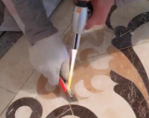 做美缝以后美缝发黑是怎么回事,瓷砖缝打磨黑边