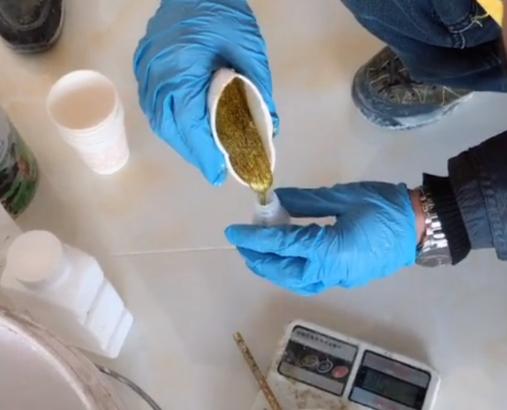 做美缝以后美缝发黑是怎么回事,瓷砖缝打磨黑边