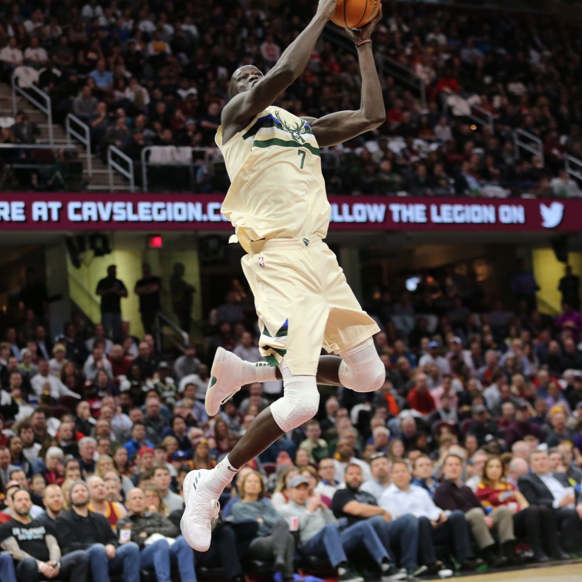 “师弟”让这双鞋在赛场上寿终正寝!IT穿这双鞋说出了湖人总…!