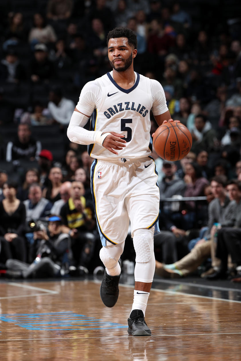 “师弟”让这双鞋在赛场上寿终正寝!IT穿这双鞋说出了湖人总…!