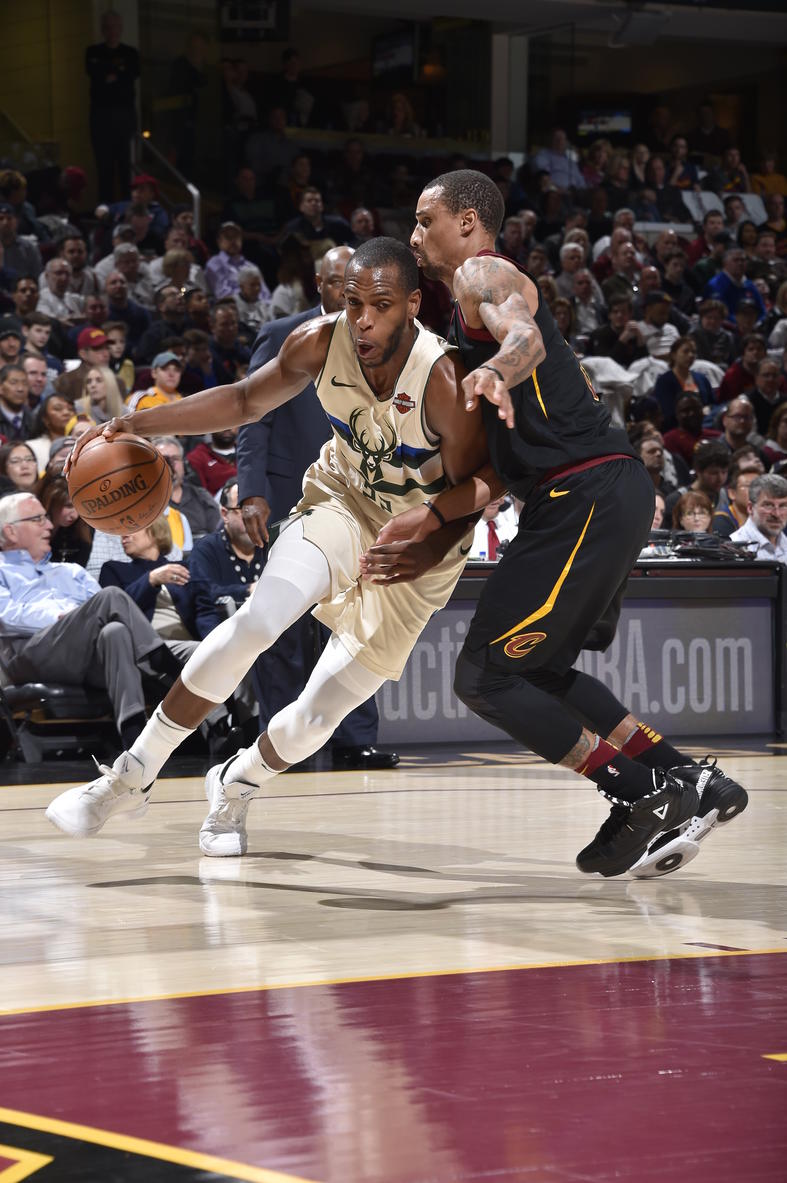 “师弟”让这双鞋在赛场上寿终正寝!IT穿这双鞋说出了湖人总…!