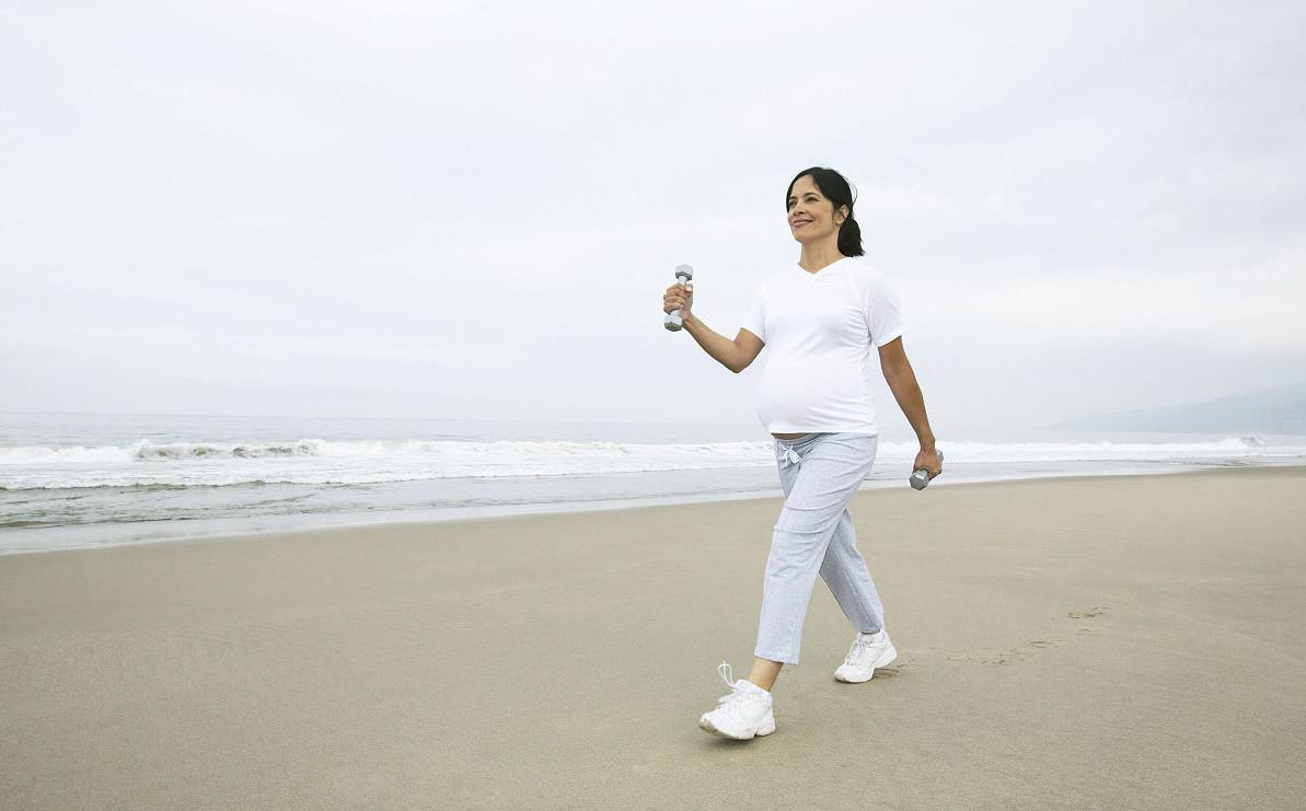 预产期胎儿发动快的方法,孕晚期预产期快到了怎么快点发动