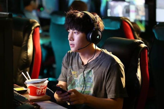 开场15分钟,两个大反转,网友:韩国导演太调皮