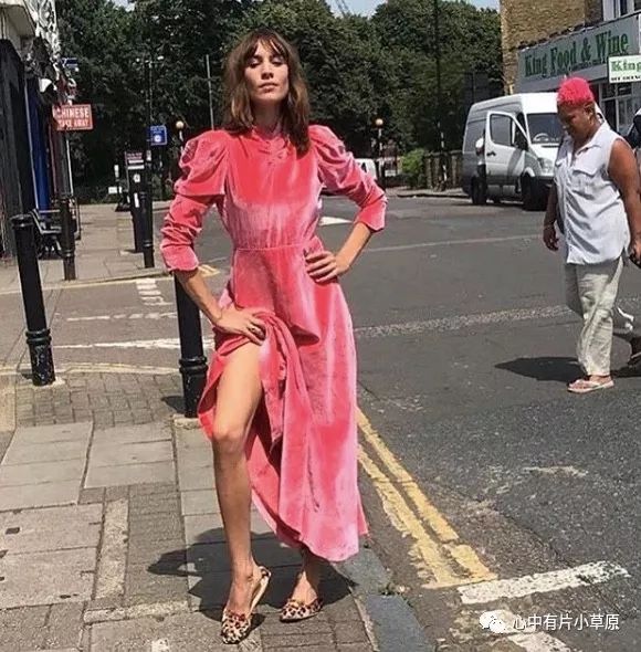 什么是丝绒面料的衣服,丝绒面料的衣服怎么样