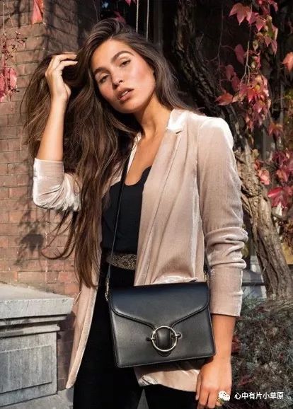 什么是丝绒面料的衣服,丝绒面料的衣服怎么样