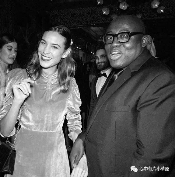 什么是丝绒面料的衣服,丝绒面料的衣服怎么样