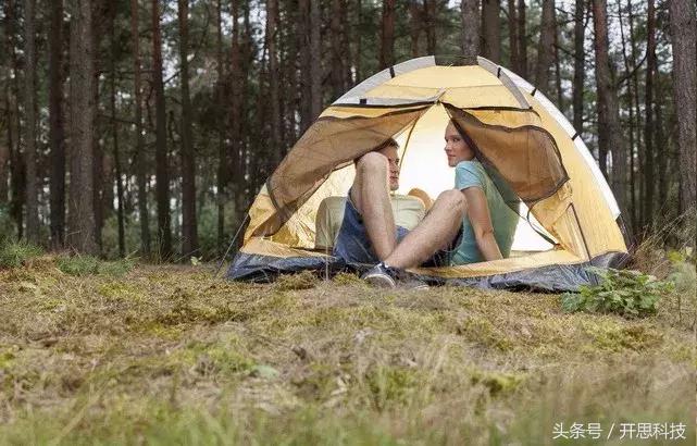 万千男人都想睡ta,去野外一定很爽。。。