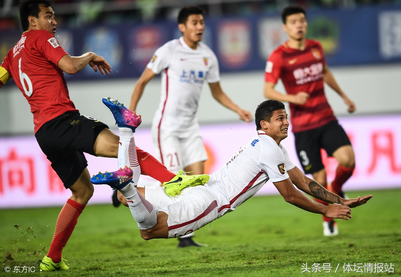 广州恒大新援邓涵文,广州恒大球员邓涵文在比赛中图片