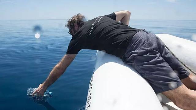 阿迪海洋垃圾鞋,阿迪达斯海洋垃圾做的鞋叫什么