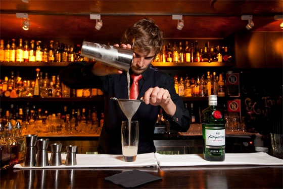 最简单的调酒方法,调酒四种手法