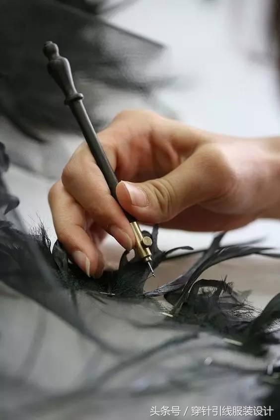 要怎样成为一个合格的服装设计师,如何才能成为国际顶级服装设计师