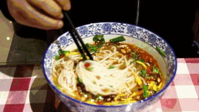 重庆哪家老太婆摊摊面正宗,老太婆摊摊面推荐