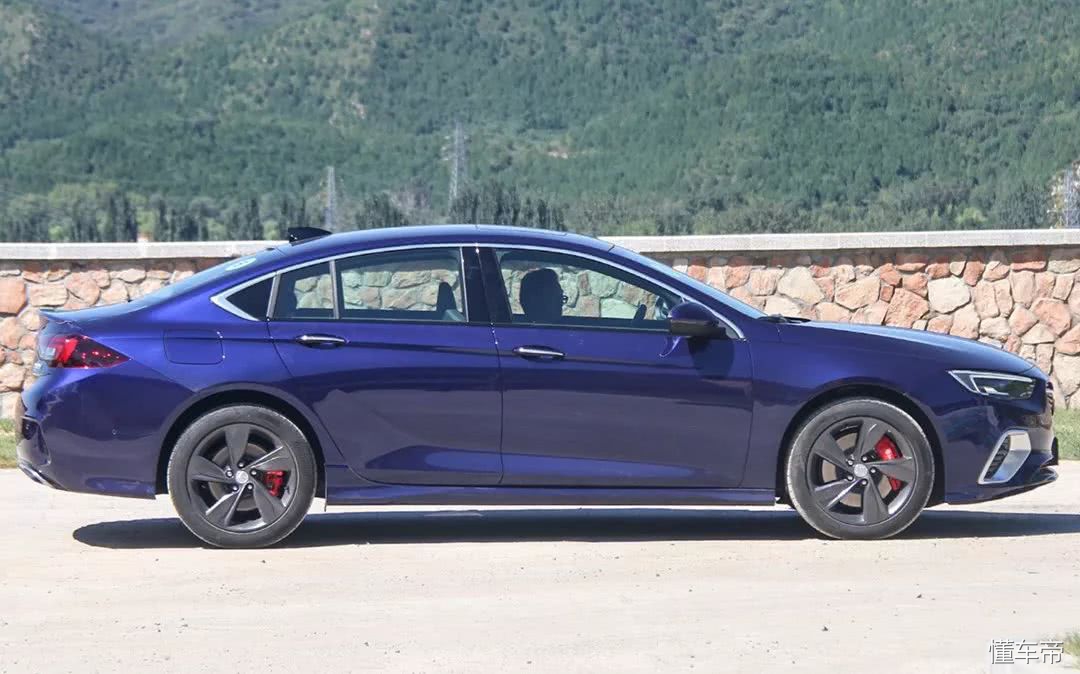 老美发飙了，这货260马力只卖23万，宝马3系都不敢惹它