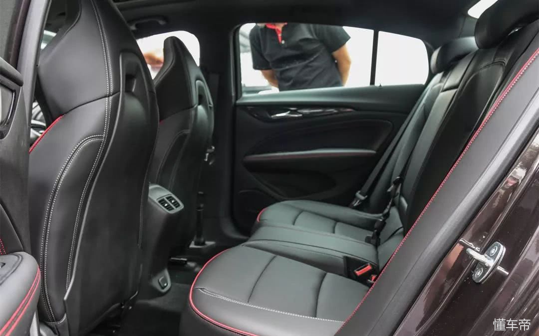 老美发飙了，这货260马力只卖23万，宝马3系都不敢惹它