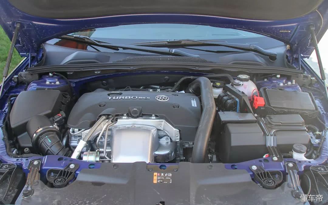 老美发飙了，这货260马力只卖23万，宝马3系都不敢惹它