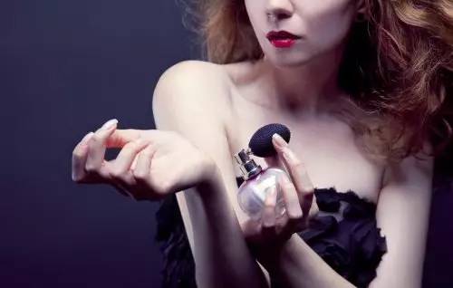 荷花味的香水有哪些,什么香水荷花味道好闻又香