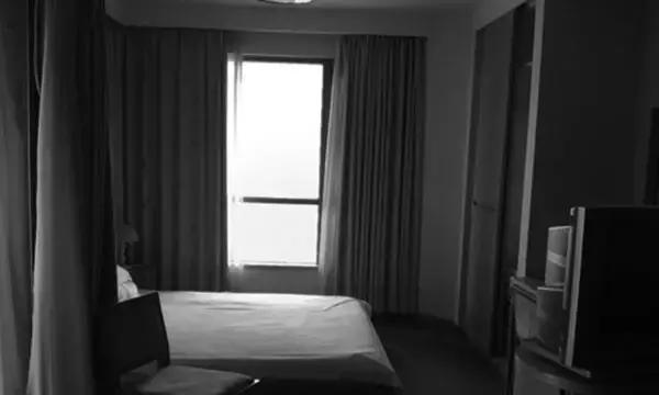 如何查房间里有没有针孔摄像头,如何查询房间里是否有针孔摄像头