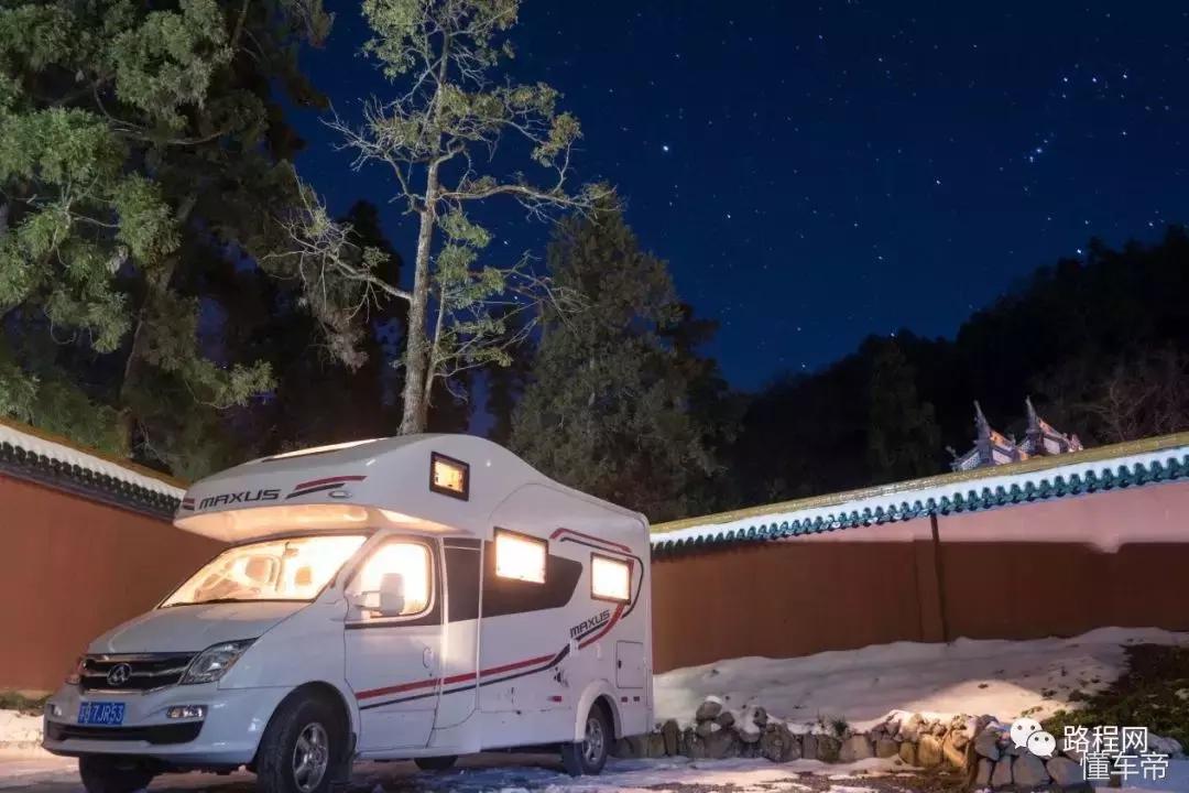 吉普赛青年,吉普赛人坐大篷车