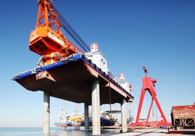 轻松举起500斤的人,轻松举起20kg哑铃