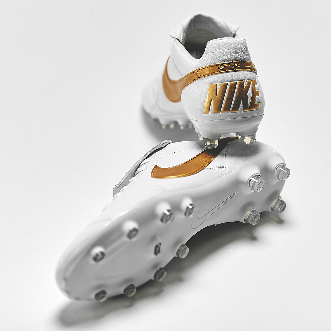 小罗中端足球鞋,耐克小罗足球鞋