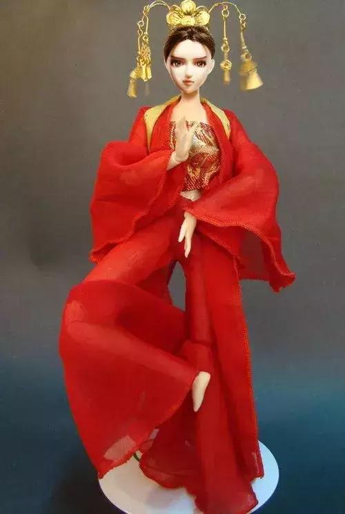 真人整容成芭比娃娃,给自己整容成芭比娃娃