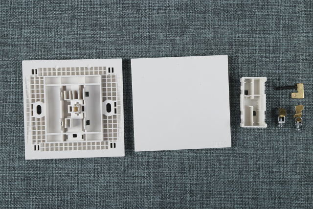 施耐德三开单控无边框开关怎么拆,施耐德无框开关拆卸