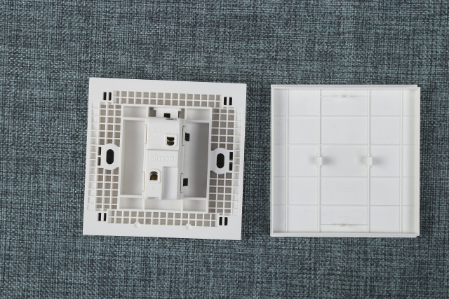 施耐德三开单控无边框开关怎么拆,施耐德无框开关拆卸