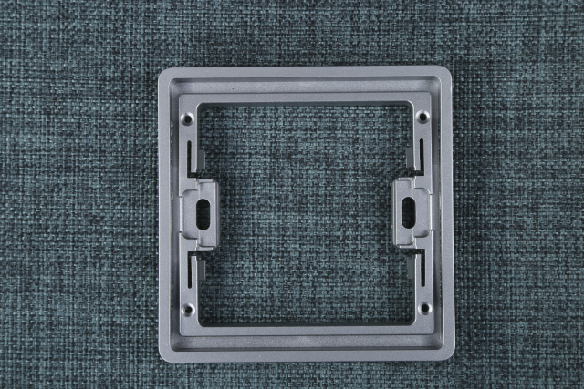 施耐德三开单控无边框开关怎么拆,施耐德无框开关拆卸